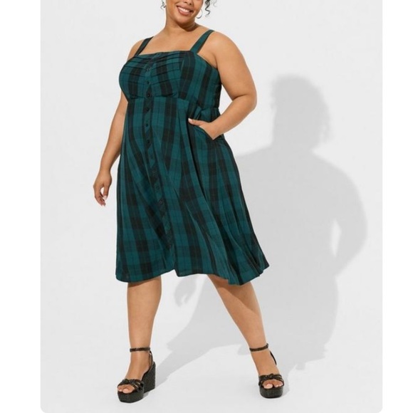 TORRID NWT Midi Seersucker Button Front Dress - Picture 2 of 6